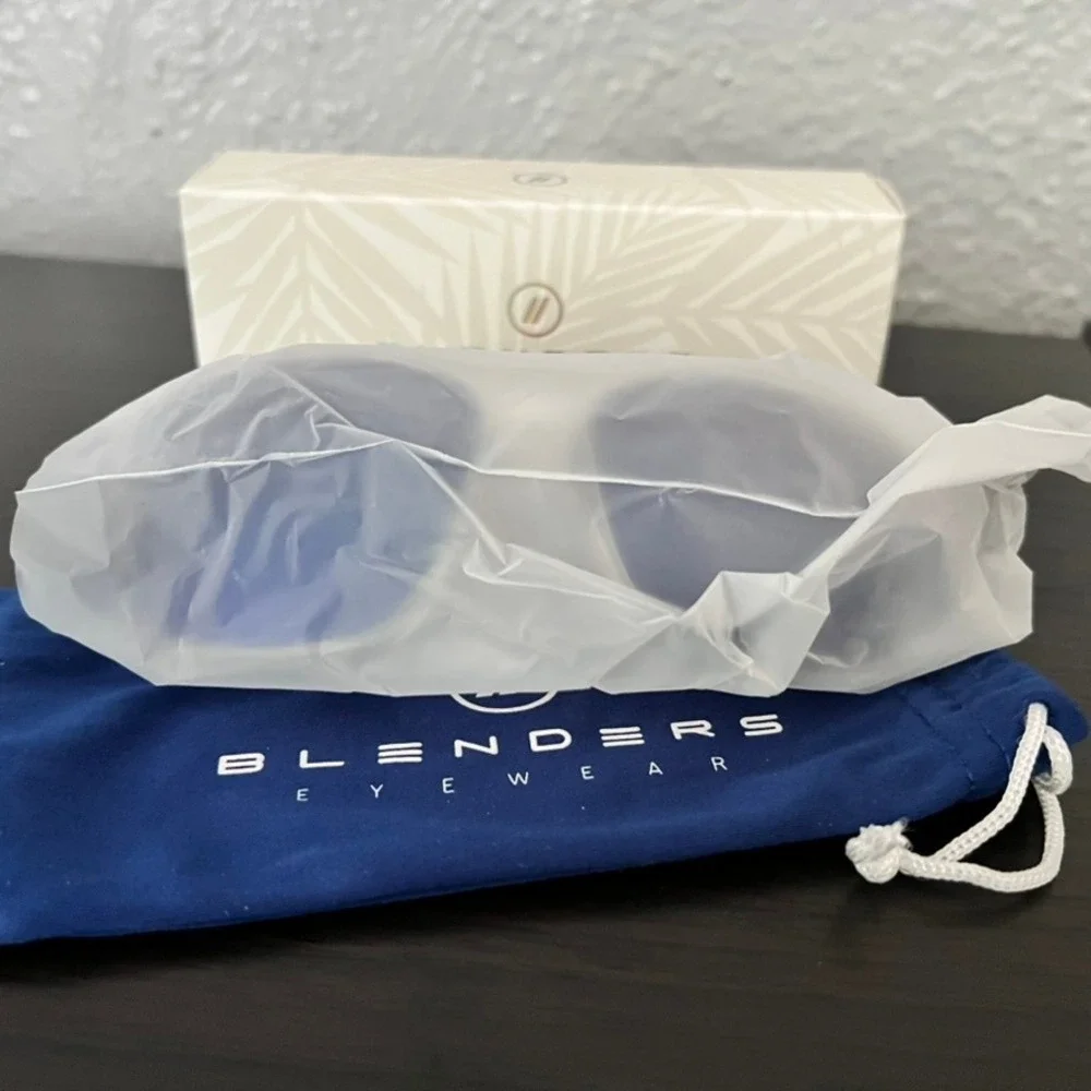 NEW Blenders Eyewear Cobra Clear Water Polarized Blue / Clear Sunglasses BE6104